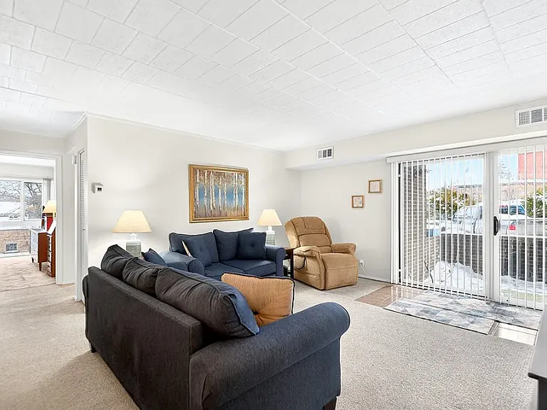 420 N Chestnut St #103 — Photo 5