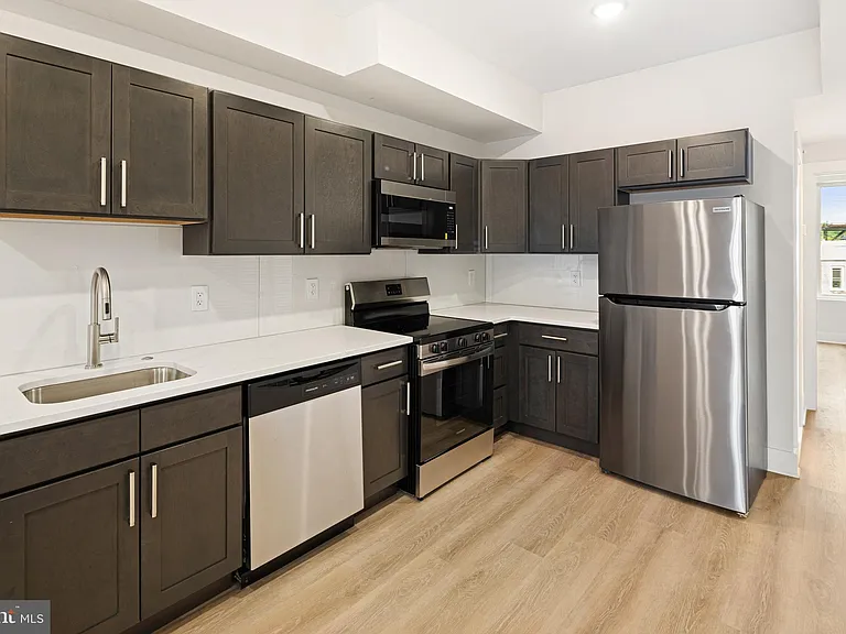 5217 Warren St #1/2-4 — Photo 7