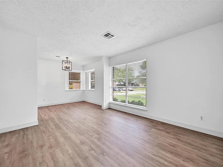 9411 Roos Rd — Photo 10