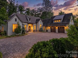 11 Beadle Ln, Asheville, NC 28803
