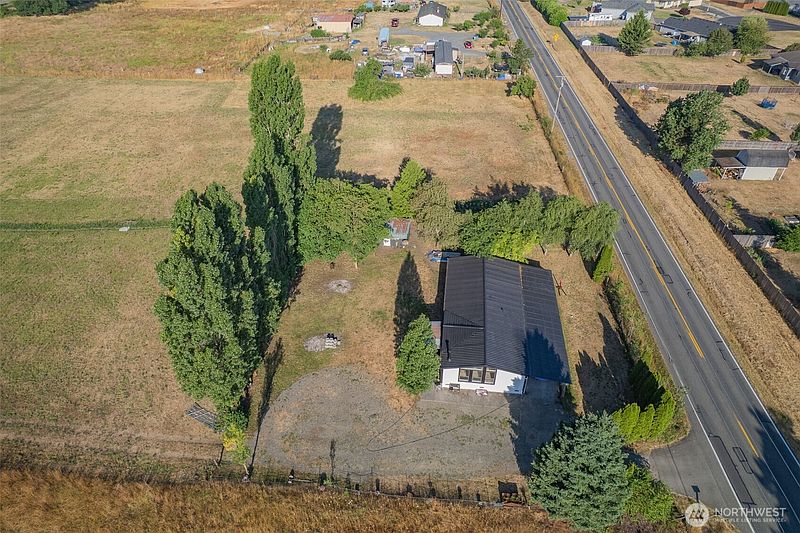 3rd image of 9015 183rd Avenue SW