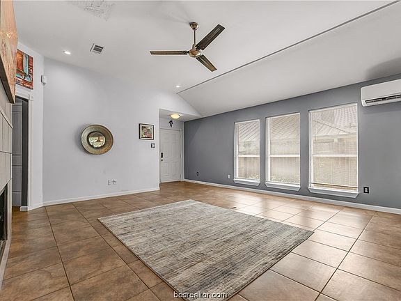 3rd image of 1702 Beaver Pond Ct