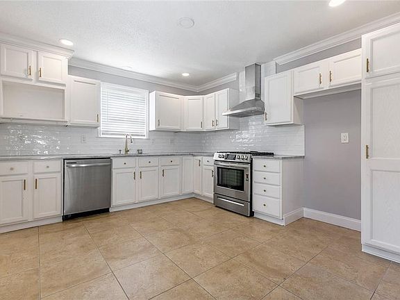 3rd image of 52 Hennessey Ct