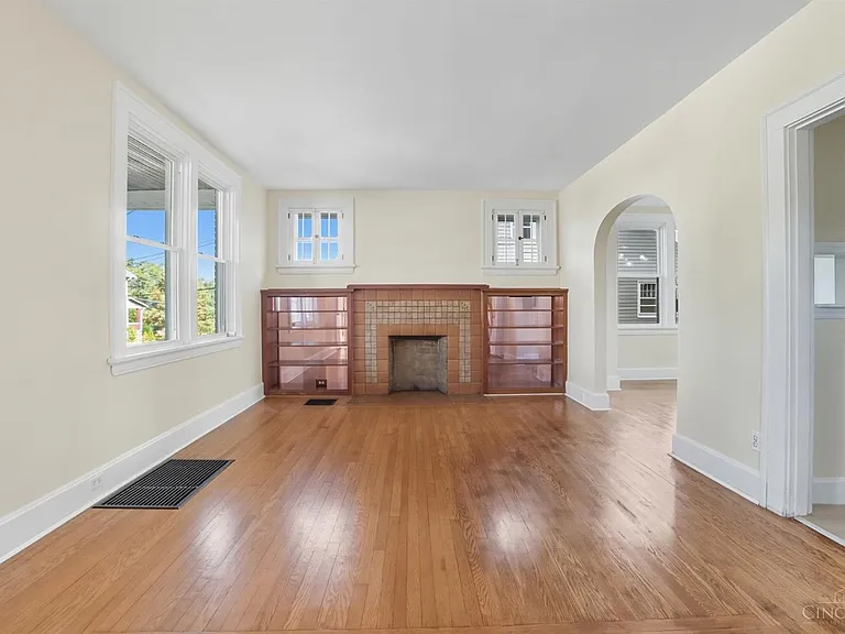 3017 Hull Ave — Photo 7