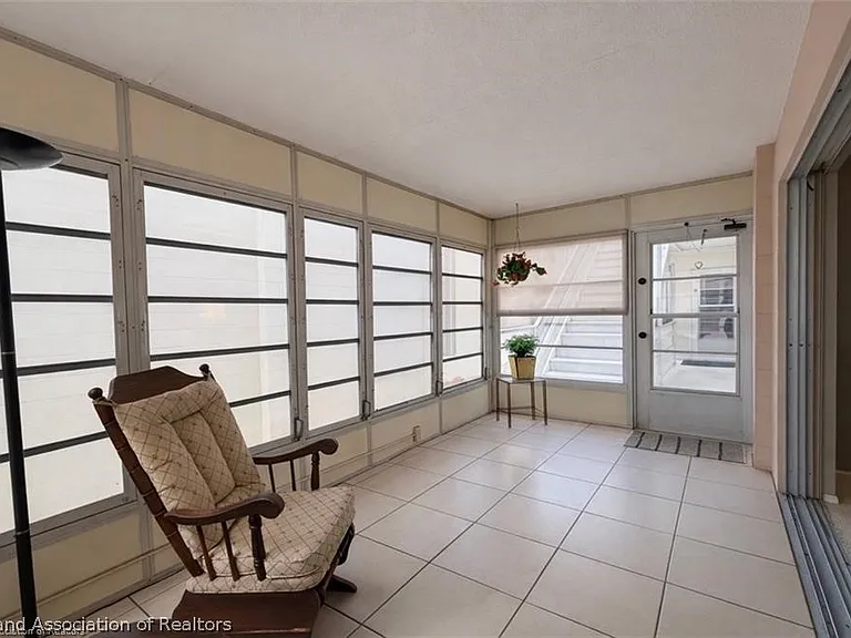 1801 Lakeview Dr #302 — Photo 8