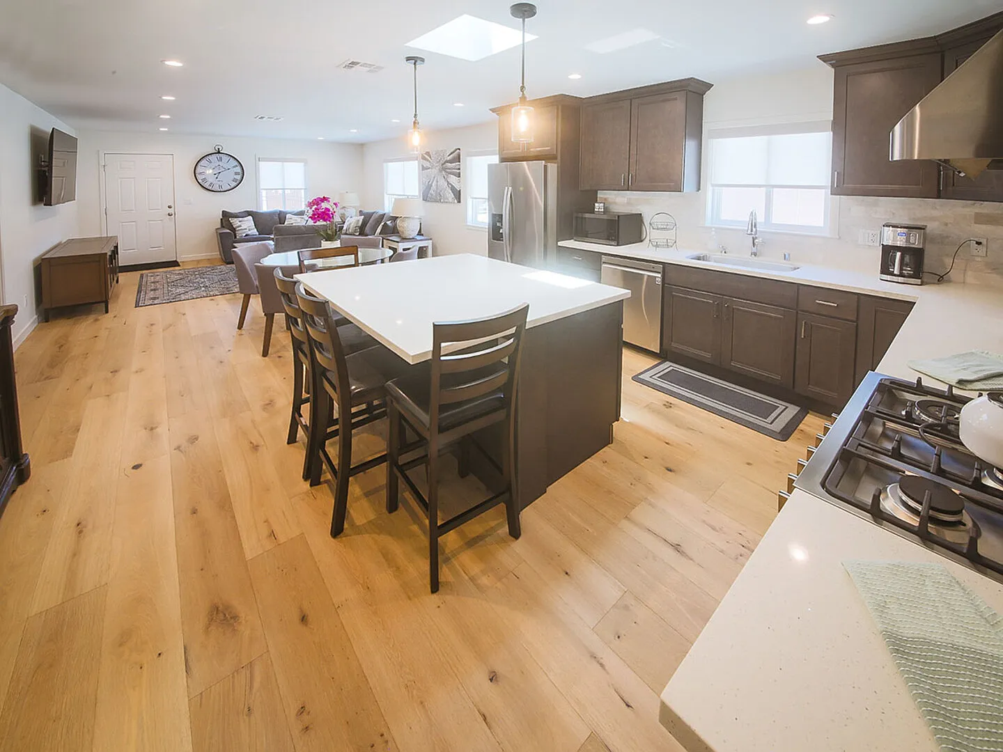 Modern Corporate Retreat in Hawthorne Close to LAX, SpaceX, Sofi Sta — Photo 2