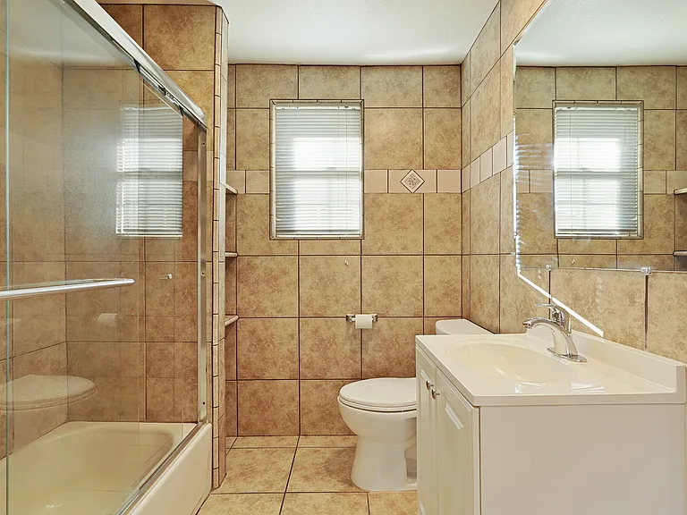 324 Flora St — Photo 14