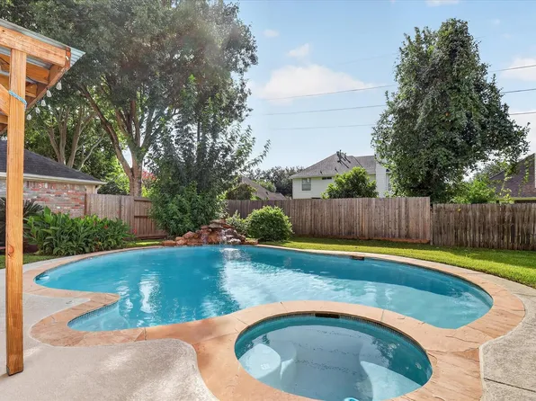 4614 Sunshine Dr, Sugar Land, TX 77479