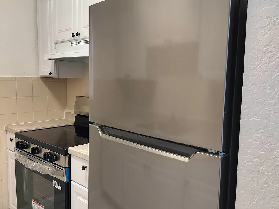 3363 Davie Blvd #102