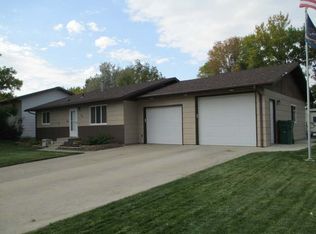 42 Eckleson Rd, Lincoln, ND 58504