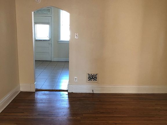 4th image of 5231 Bancroft Ave APT 1E