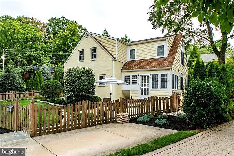 1st image of 1547 N Ivanhoe St
