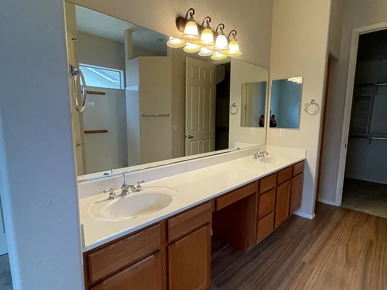 5649 N Bentley Ct — Photo 12