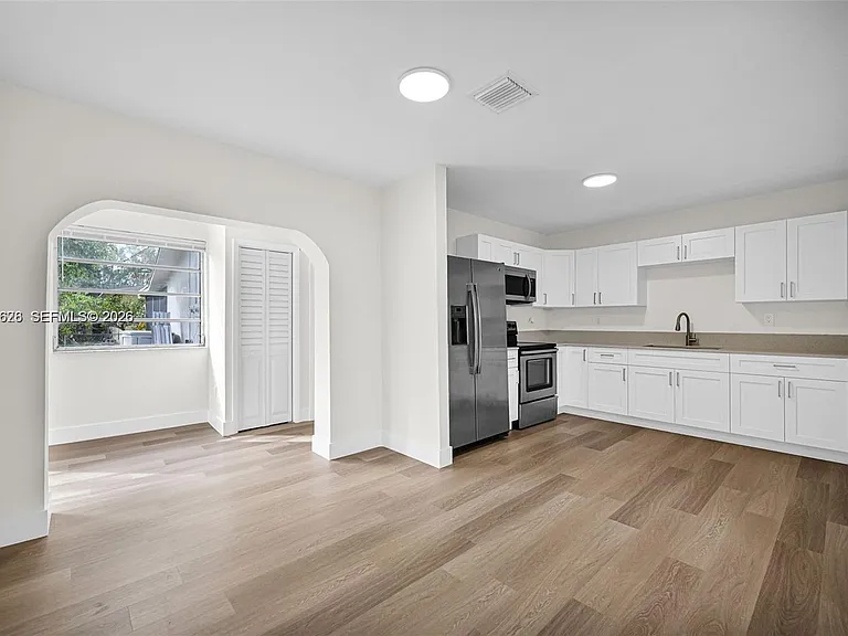 11810 NE 14th Ave #11810 — Photo 5