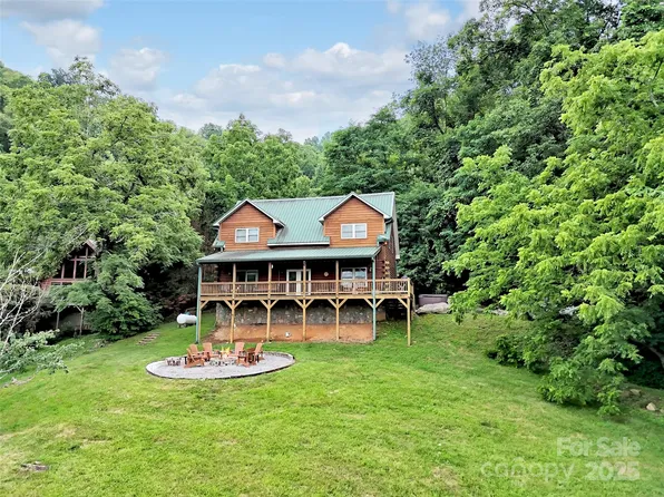 1064 Point Of View Dr, Waynesville, NC 28785