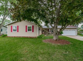 380 N Silverleaf Blvd, Carol Stream, IL 60188