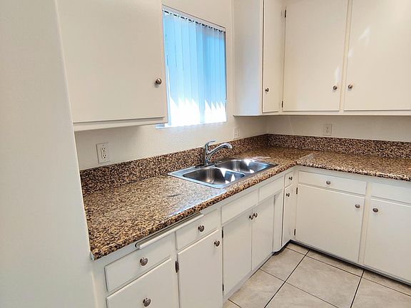 2nd image of 4838 Hazeltine Ave #9