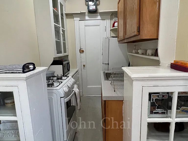 225 Kelton St #3 — Photo 10