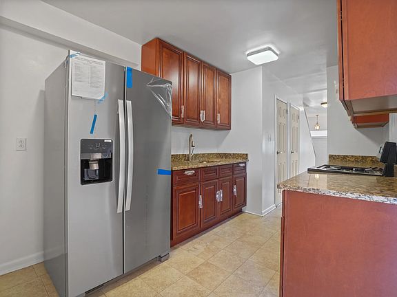 2nd image of 1071 E 233rd St