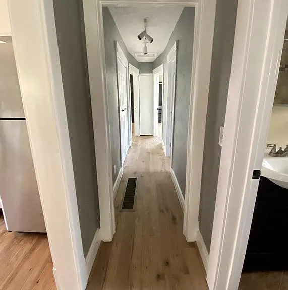 348 E Hollywood Ave — Photo 11