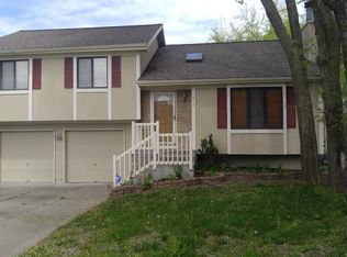 1014 SW Twin Creek Dr, Lees Summit, MO 64081