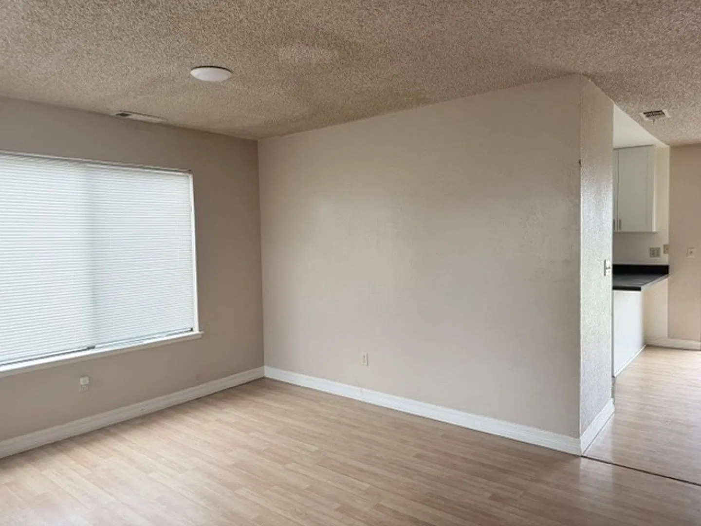 Charming 3-Bedroom, 2.5-Bath Home for Rent in Sacramento! — Photo 4
