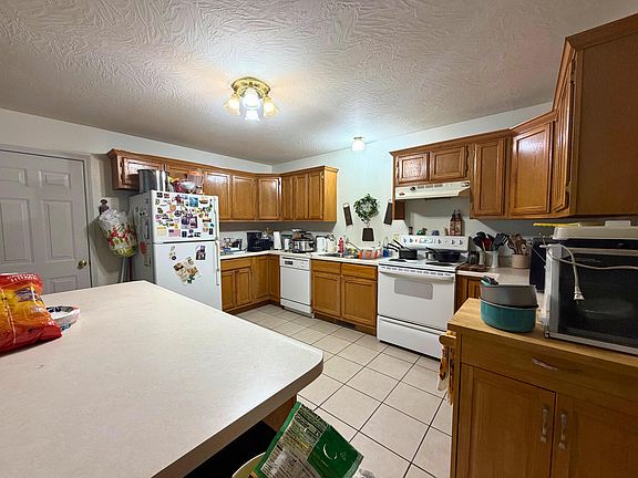 3rd image of 420 & 422 W Bradford Street