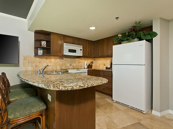 4th image of 2045 Kalakaua Ave APT 807