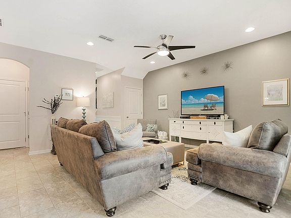 3rd image of 310 MAGNOLIA CREEK