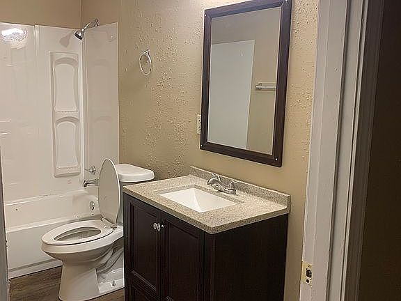 2nd image of 5105 Armstrong Pl