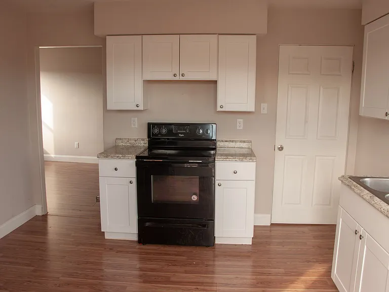 666 Thompson Ave #2 — Photo 4