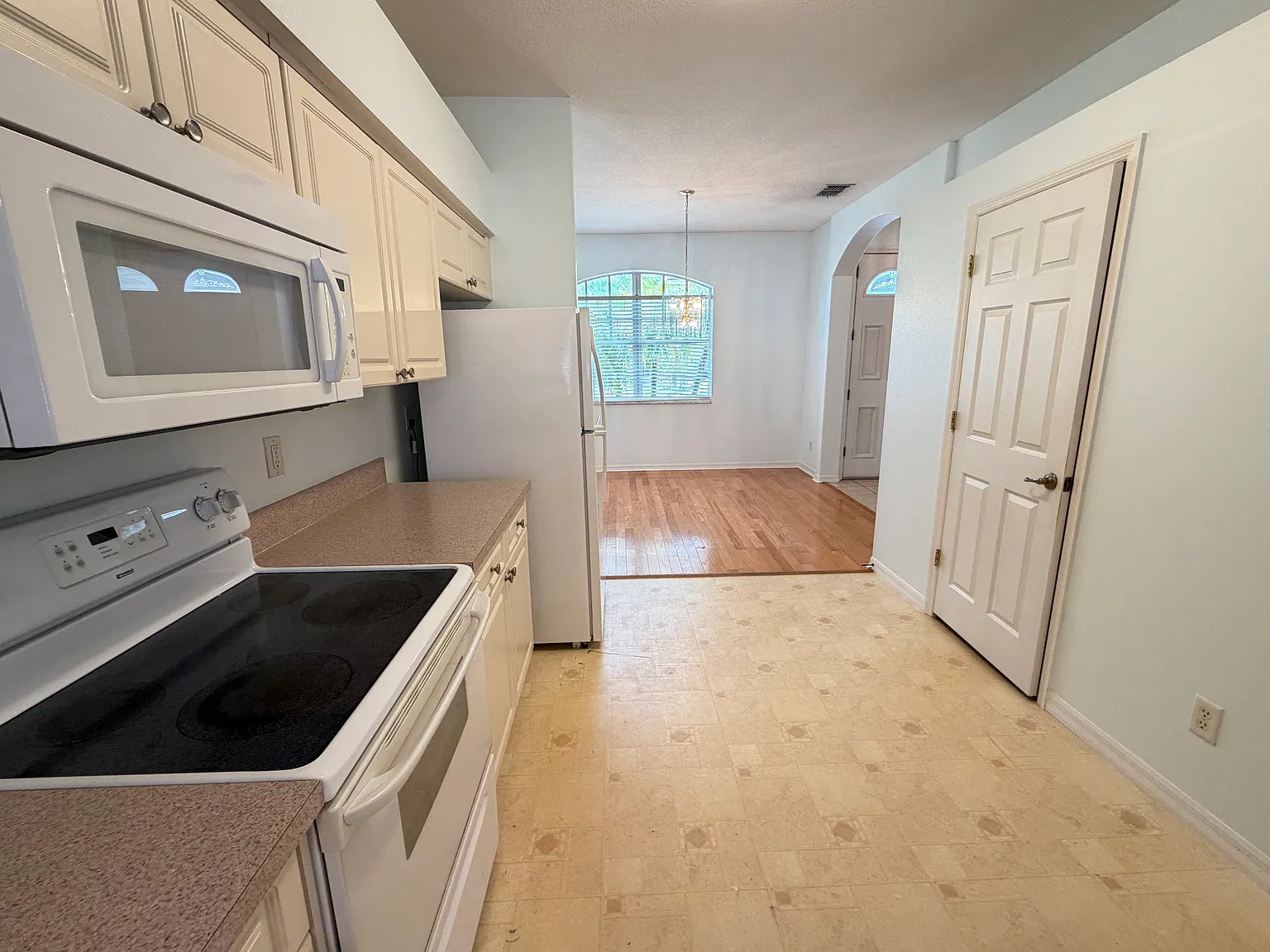 3 bed, 1740 sqft, $2,850 — Photo 4