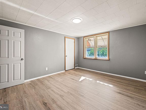 5th image of 245 W 21st St