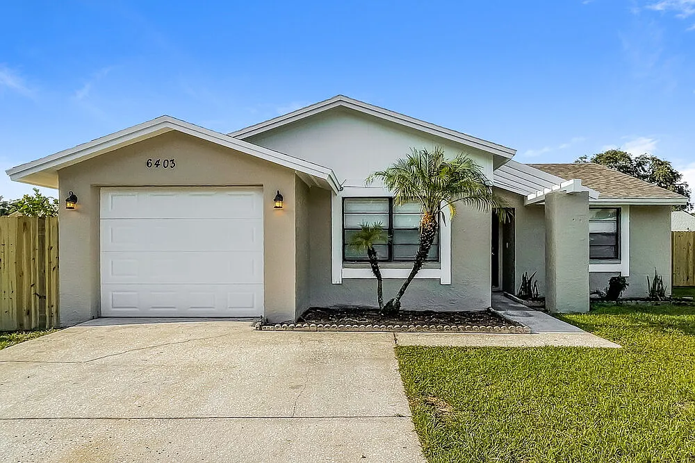 3 bed, 2.0 bath, 1352 sqft, $2,385 — Photo 1