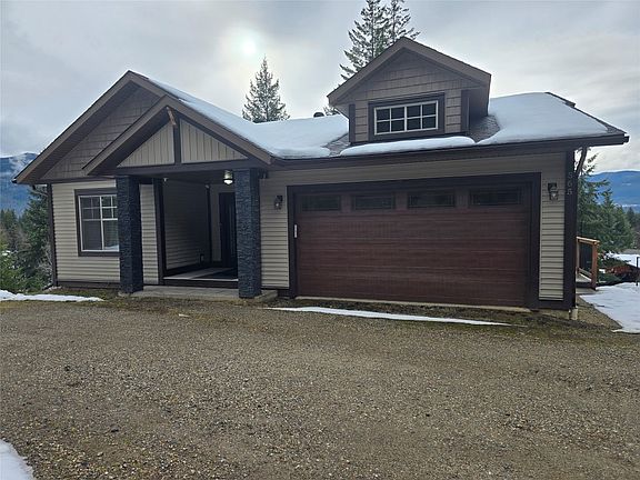 2nd image of 565 Clearwater Valley Rd