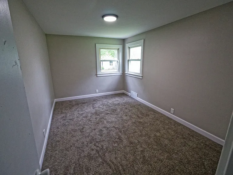 714 N Green St — Photo 7