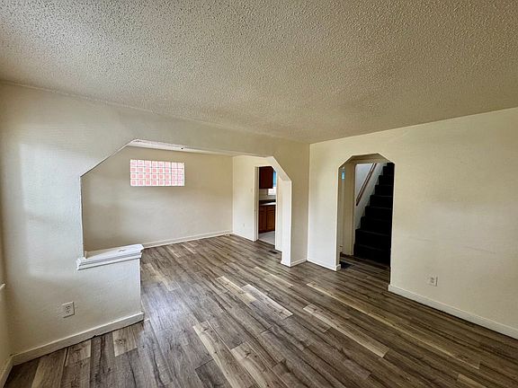 4th image of 4533 Stivers St