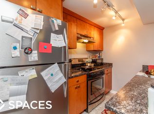 1719 W Barry Ave, Chicago, IL 60657