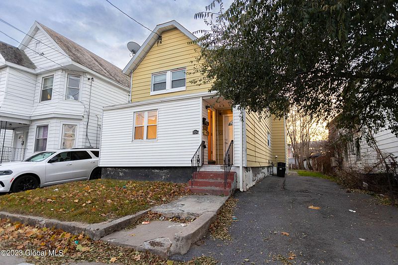 3rd image of 1106 Congress Street