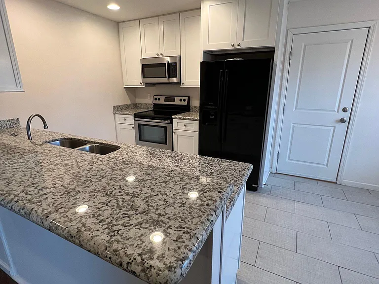13712 Fox Hill Dr — Photo 21