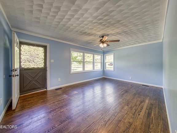 5th image of 3243 Hall Rd
