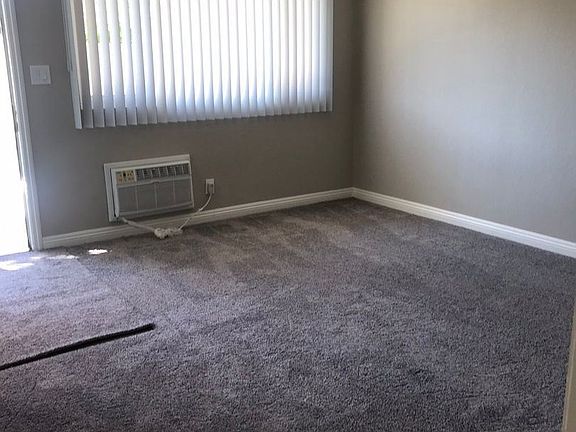 3rd image of 1635 E Sycamore St #8470423