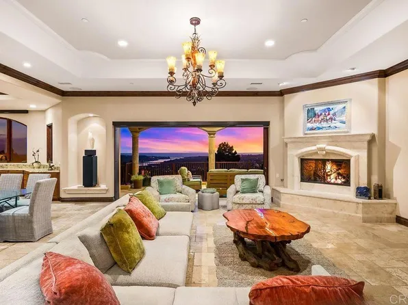 7133 Obelisco Cir, Carlsbad, CA 92009