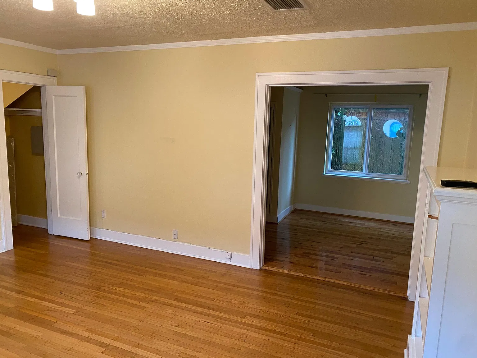 2 bed, 940 sqft, $2,700 — Photo 3