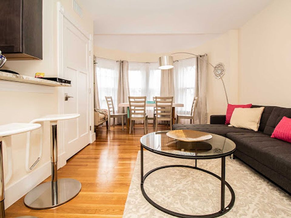 1st image of 18 Chiswick Rd #3