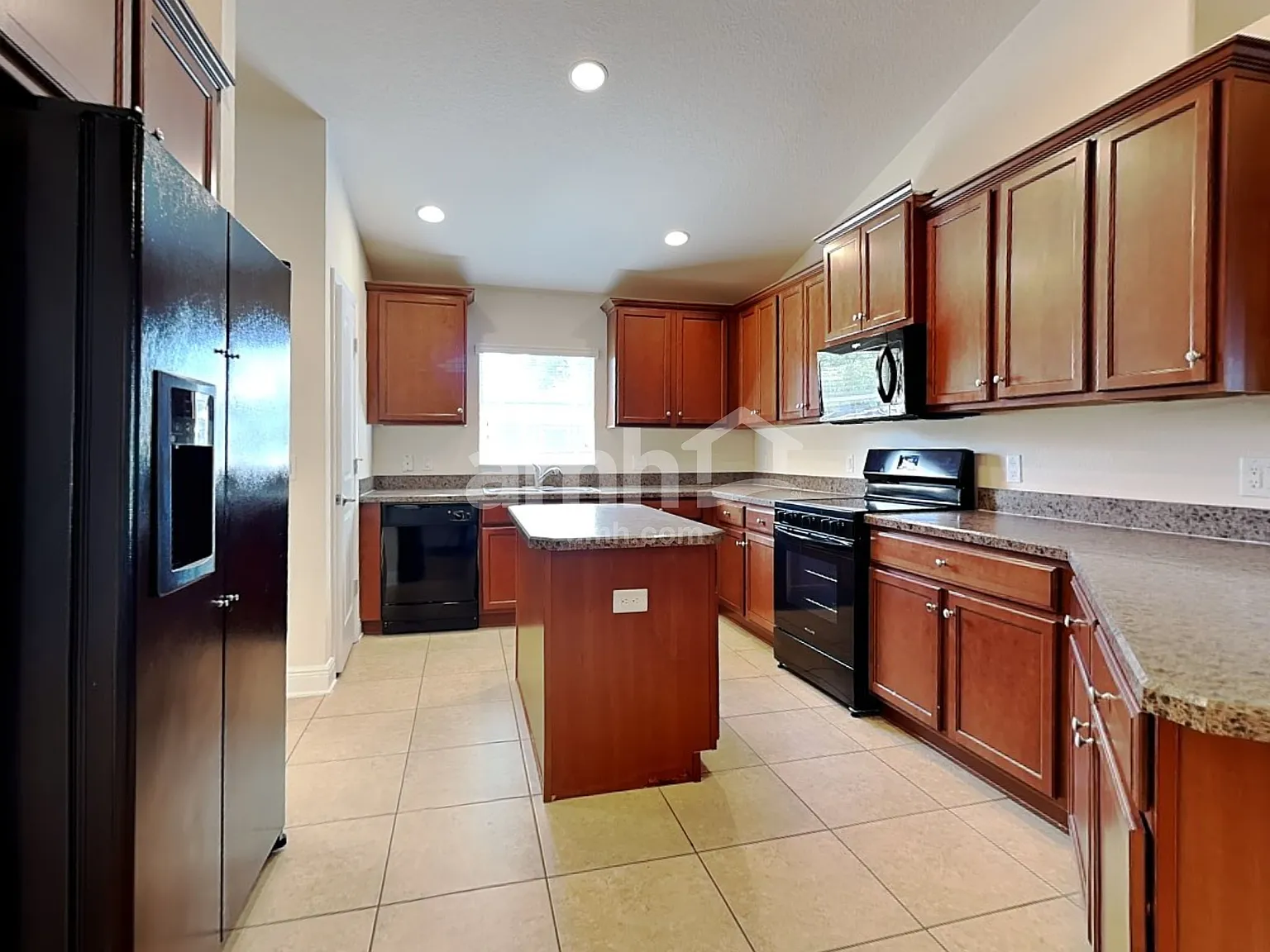 4 bed, 3.0 bath, 2200 sqft, $2,365 — Photo 4