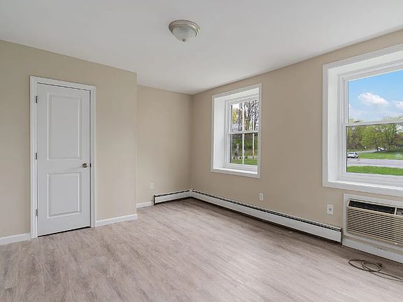 5th image of 6 Railroad Ave #1