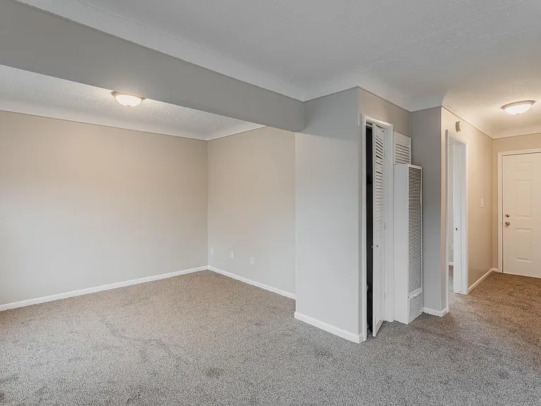 27 Gladwin Ave #27 — Photo 15