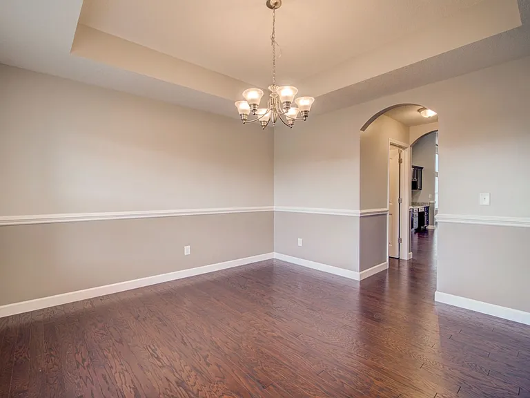 732 Shelburne Ln — Photo 7