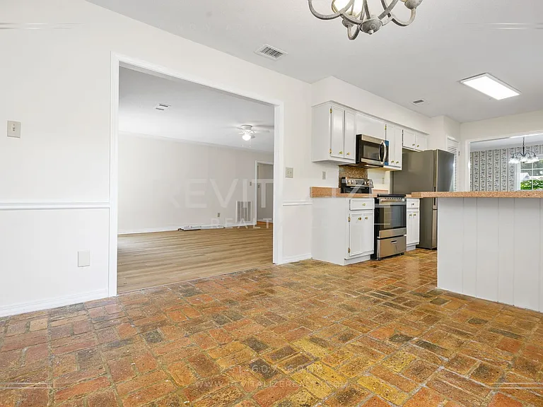 1211 Vendome Dr W — Photo 29